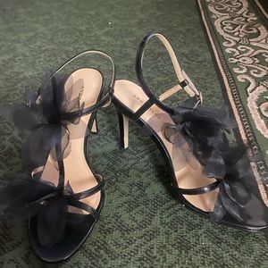Ann Taylor black flower heel Sandal